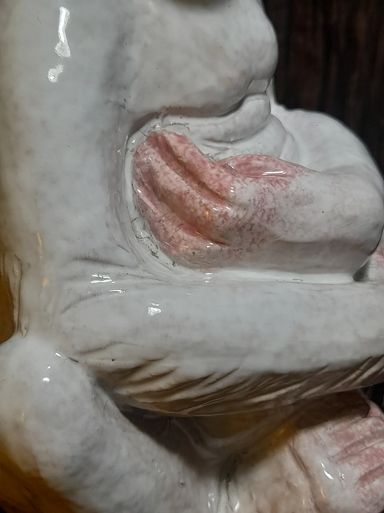 Scultura di scimmia che ride in ceramica bianca, anni '70 16