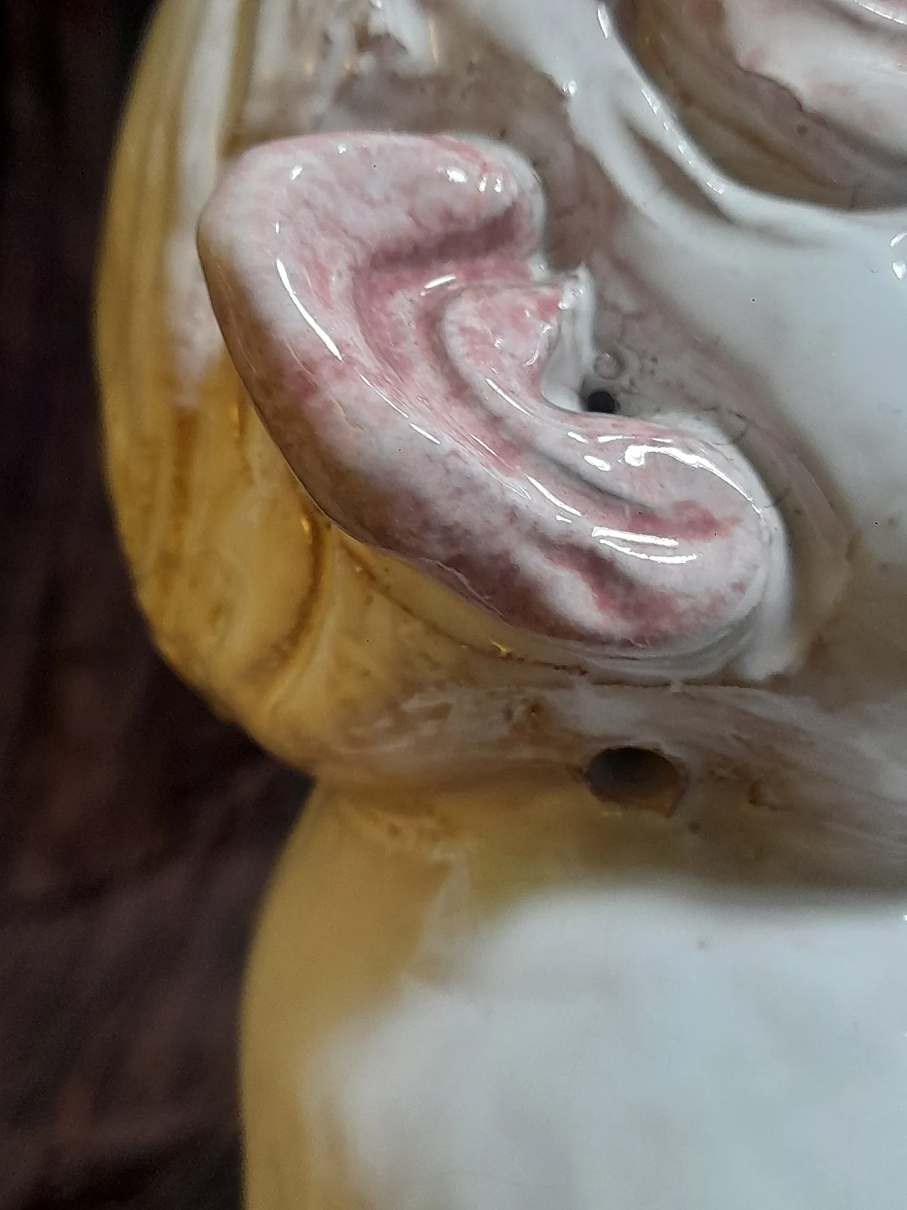 Scultura di scimmia che ride in ceramica bianca, anni '70 19