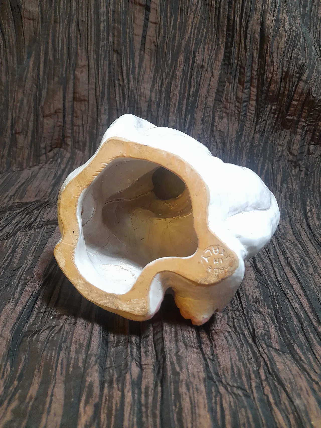 Scultura di scimmia che ride in ceramica bianca, anni '70 20