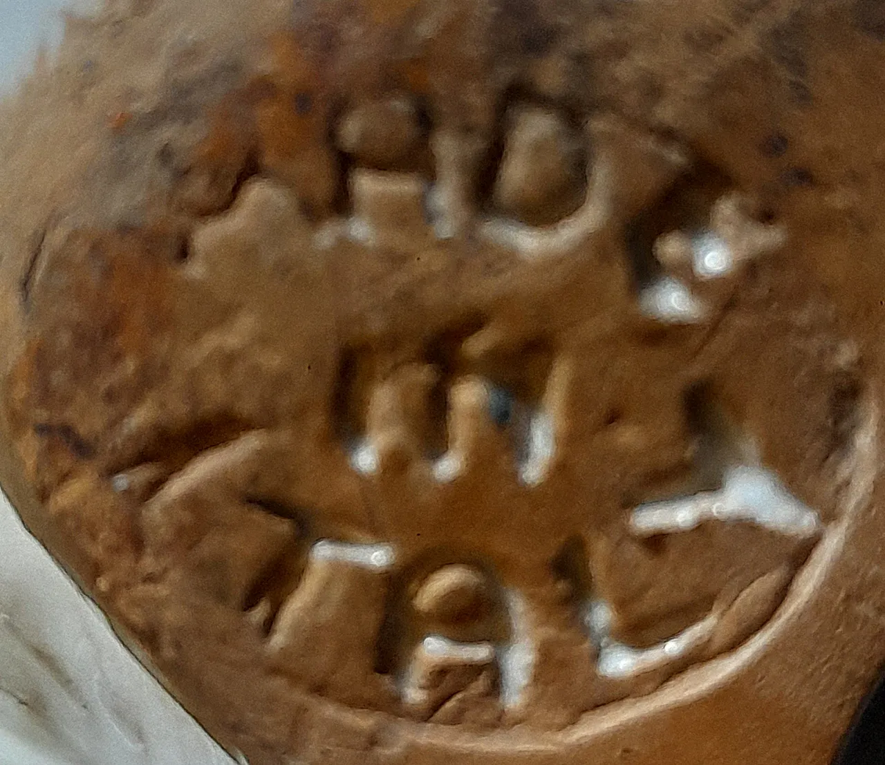 Scultura di scimmia che ride in ceramica bianca, anni '70 23