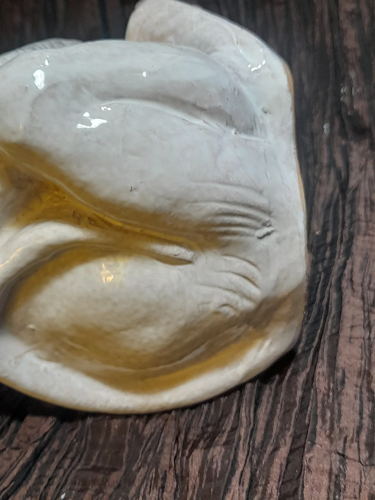 Scultura di scimmia che ride in ceramica bianca, anni '70 27