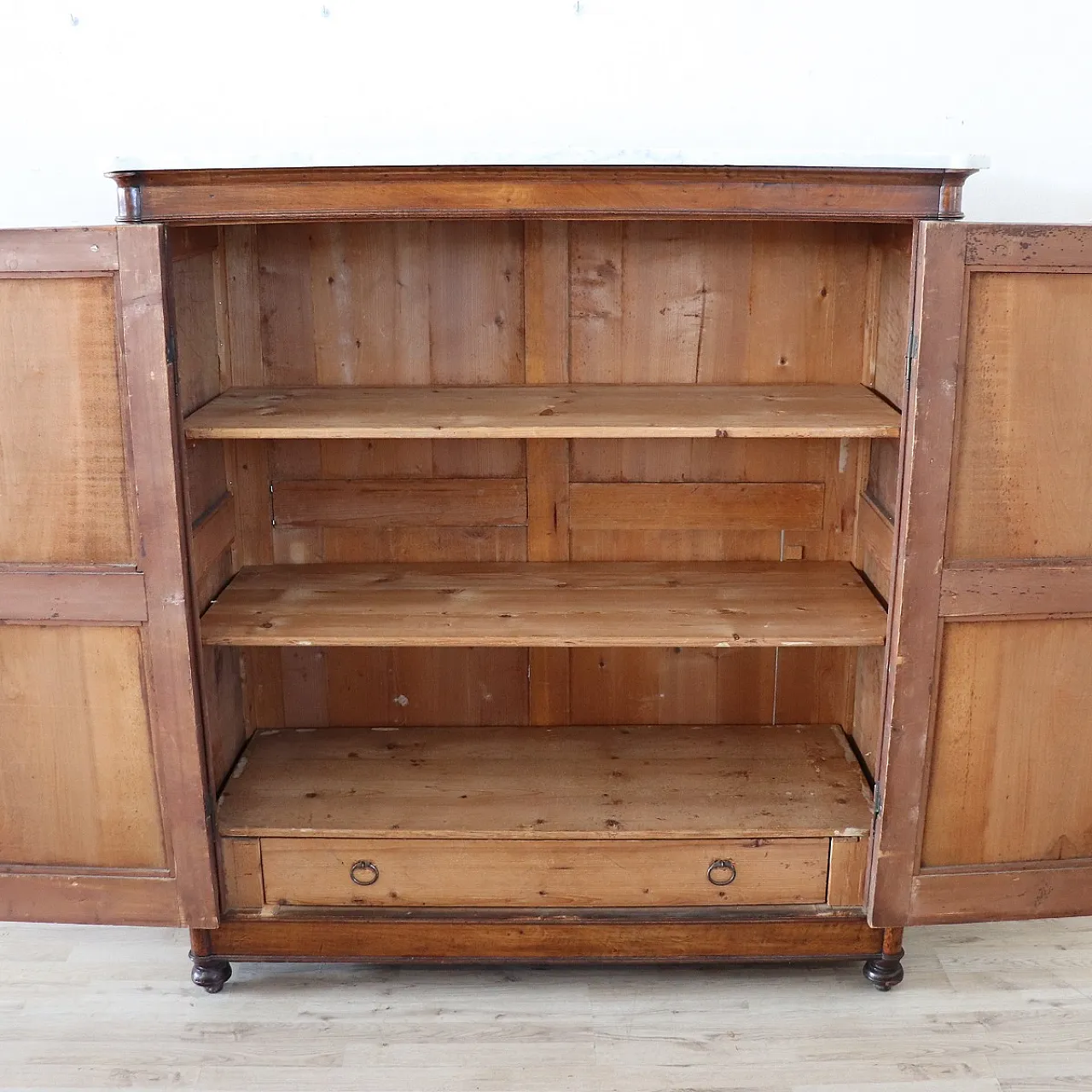 Wardrobe in solid walnut with marble top, 19th century 8