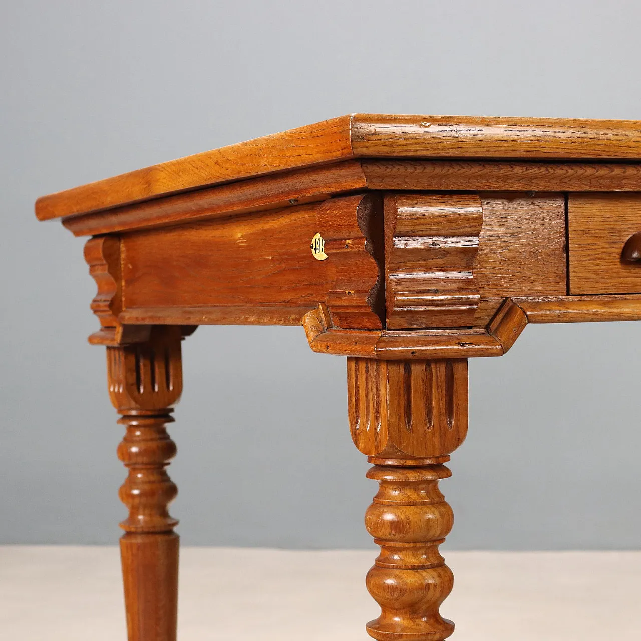 Scrivania in rovere con inserto in formica nera sul piano, primo '900 5