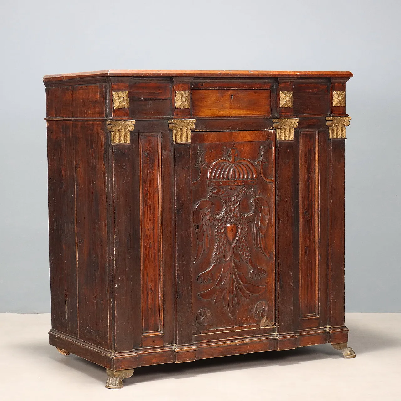 Credenza in noce e abete con piedini in metallo dorato, fine '700 1