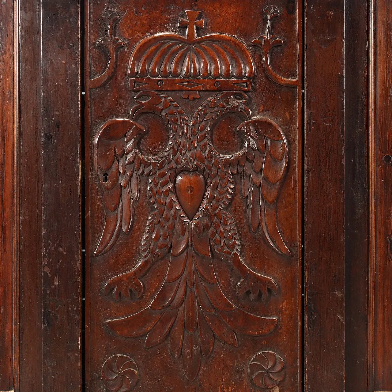 Credenza in noce e abete con piedini in metallo dorato, fine '700 4