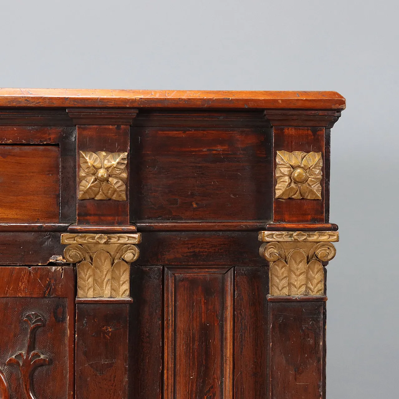 Credenza in noce e abete con piedini in metallo dorato, fine '700 7