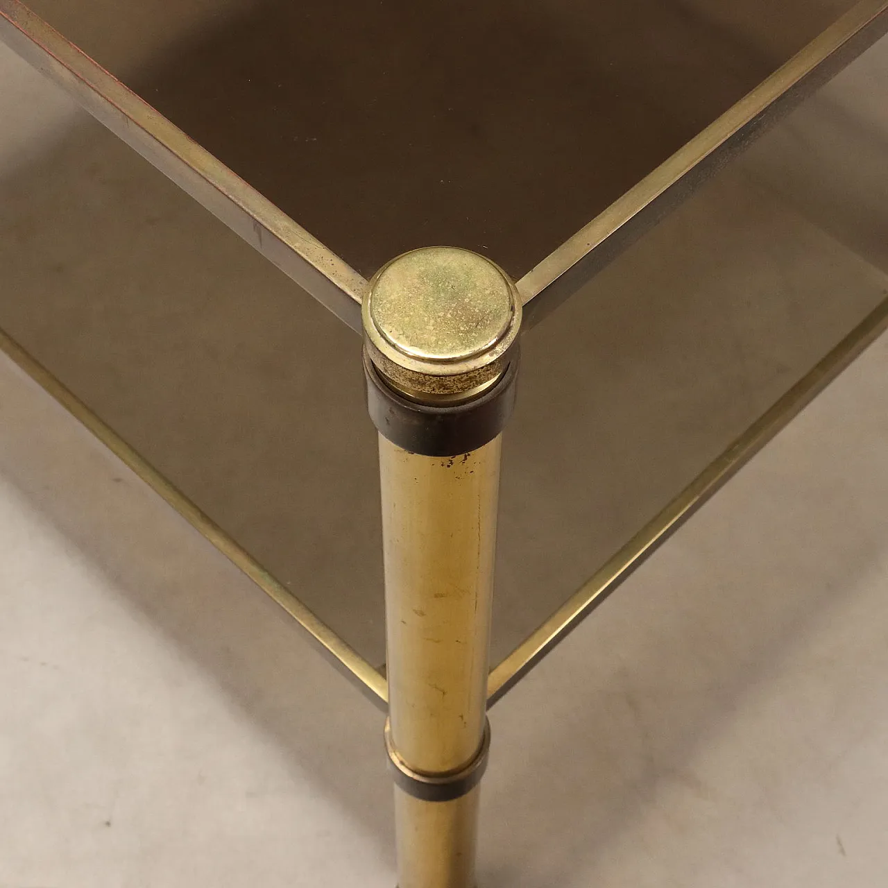Tavolino con piano in vetro doppio fumé e struttura in ottone, '900 5