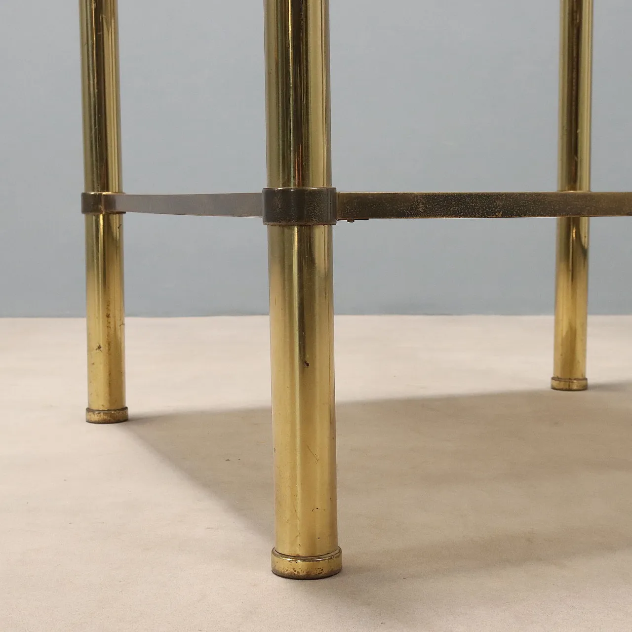 Tavolino con piano in vetro doppio fumé e struttura in ottone, '900 7