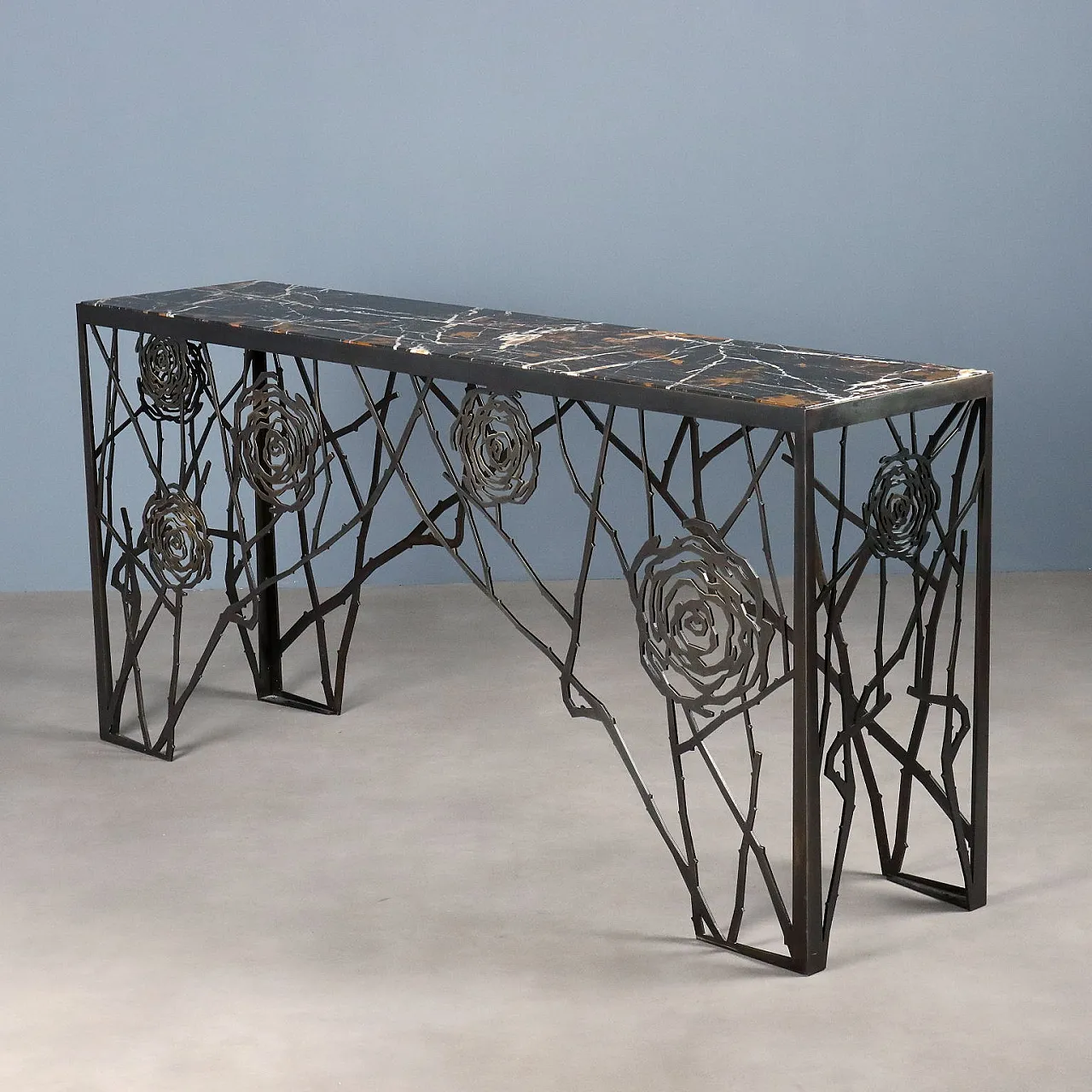 Consolle in ottone con motivo di rose e piano in marmo, '900 1