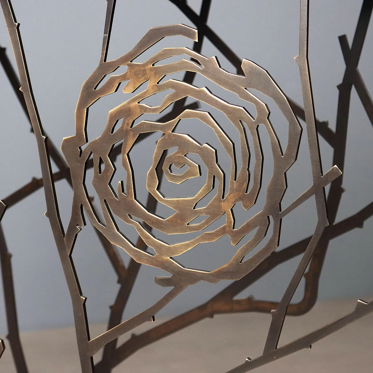 Consolle in ottone con motivo di rose e piano in marmo, '900 7