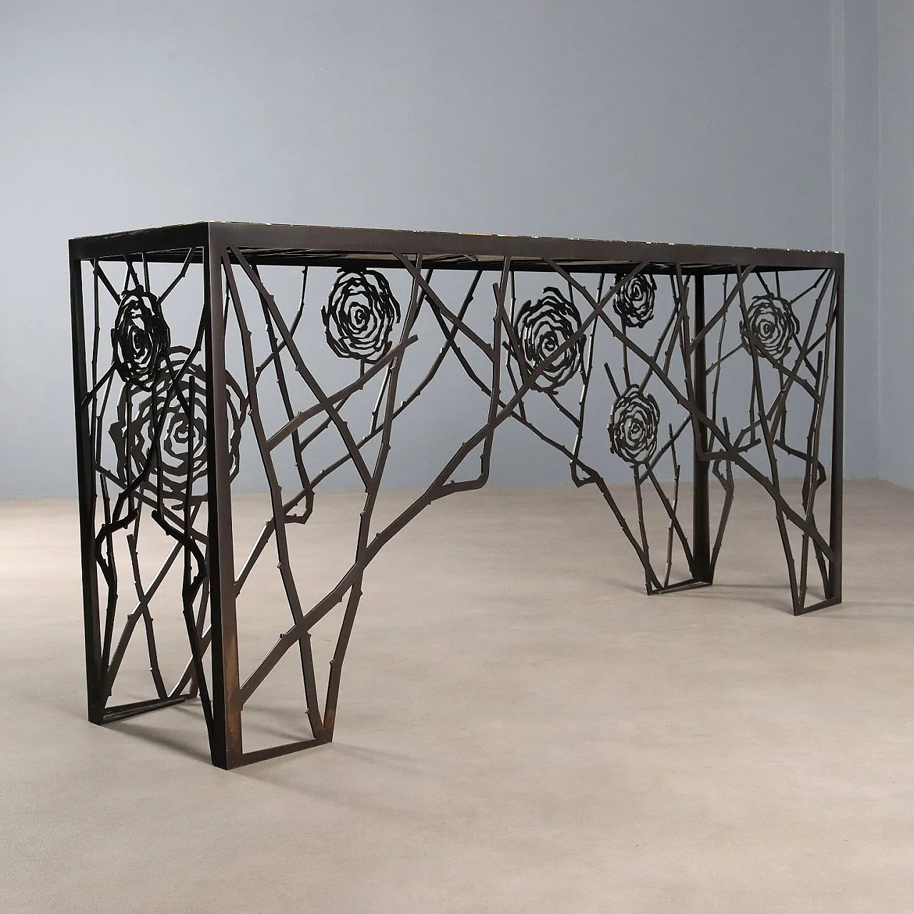 Consolle in ottone con motivo di rose e piano in marmo, '900 9