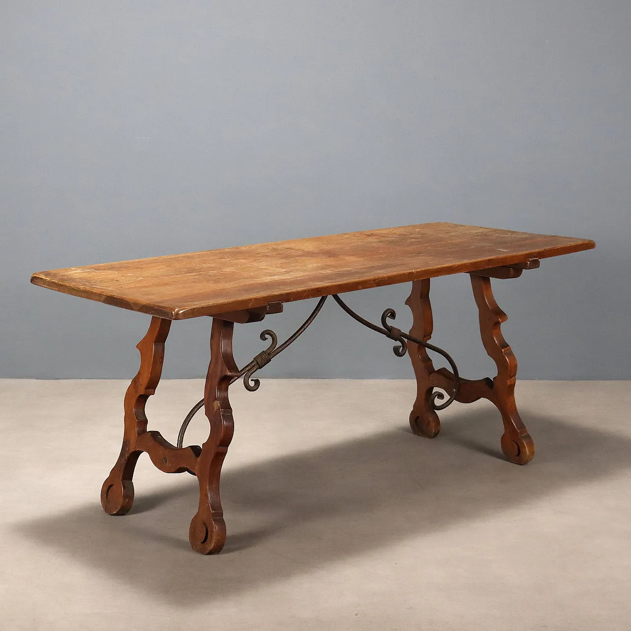 Tavolo fratino in noce e ferro battuto, '900 1