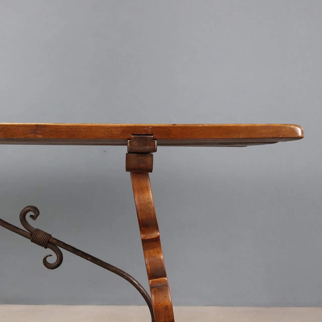 Tavolo fratino in noce e ferro battuto, '900 4