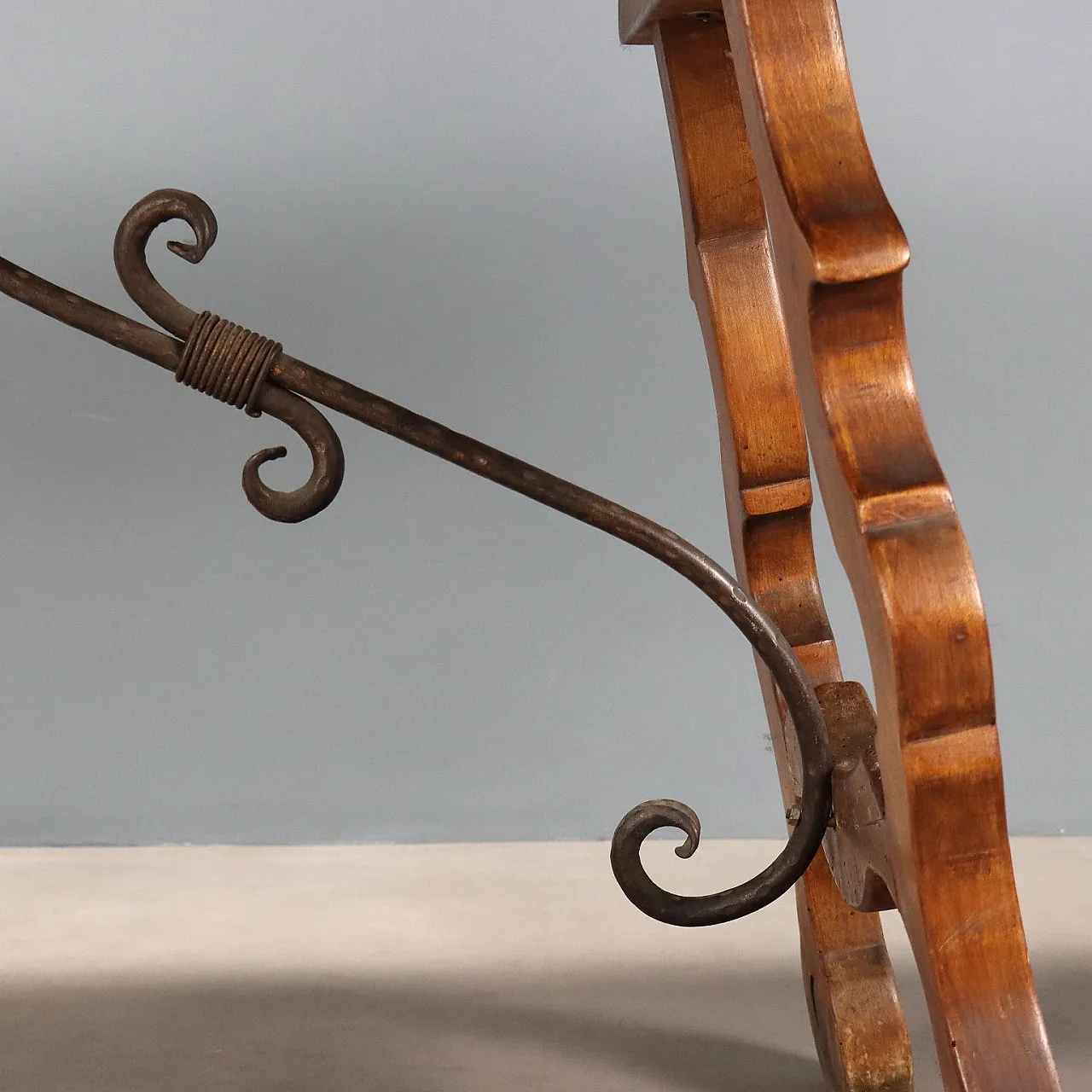 Tavolo fratino in noce e ferro battuto, '900 6