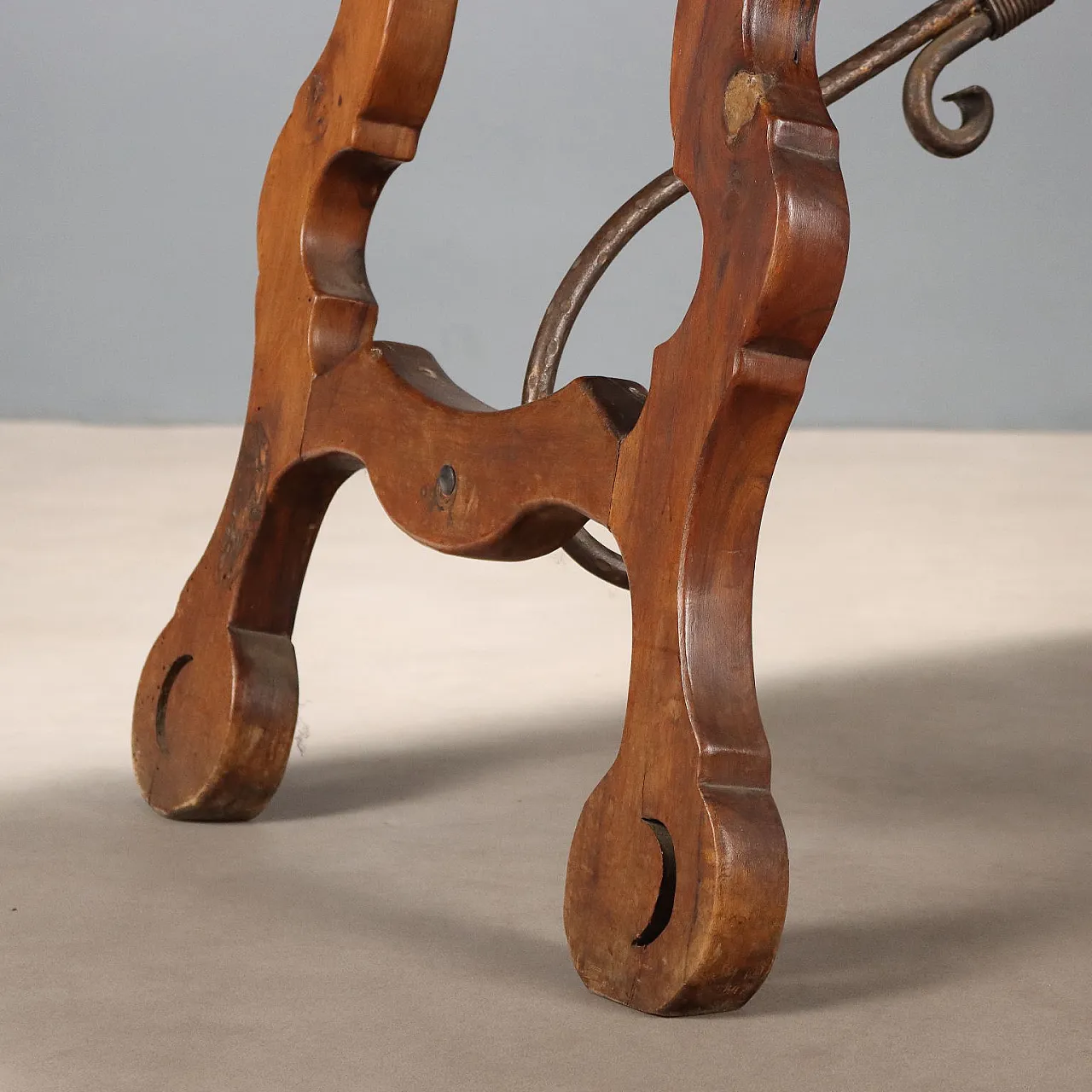 Tavolo fratino in noce e ferro battuto, '900 7