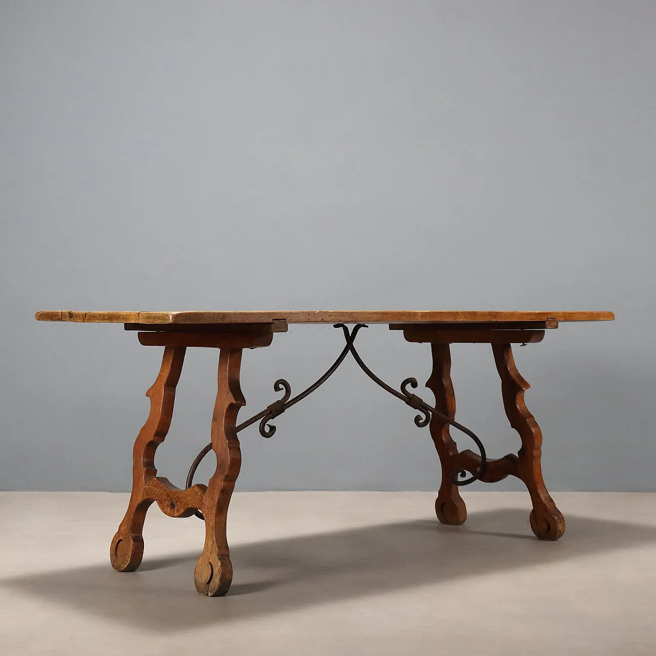 Tavolo fratino in noce e ferro battuto, '900 10