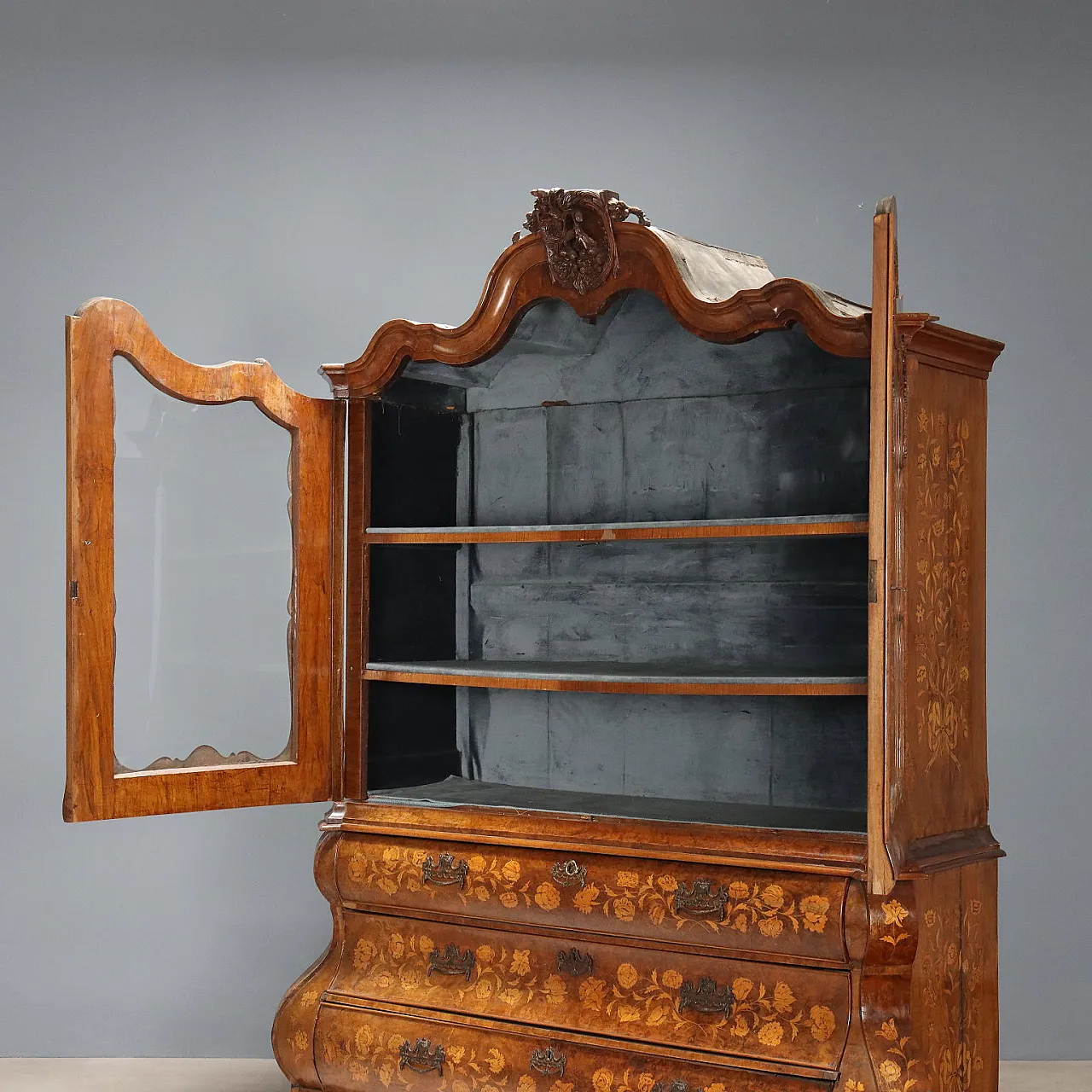 Display cabinet in walnut, burl, maple, and molded glass, 19th century 4