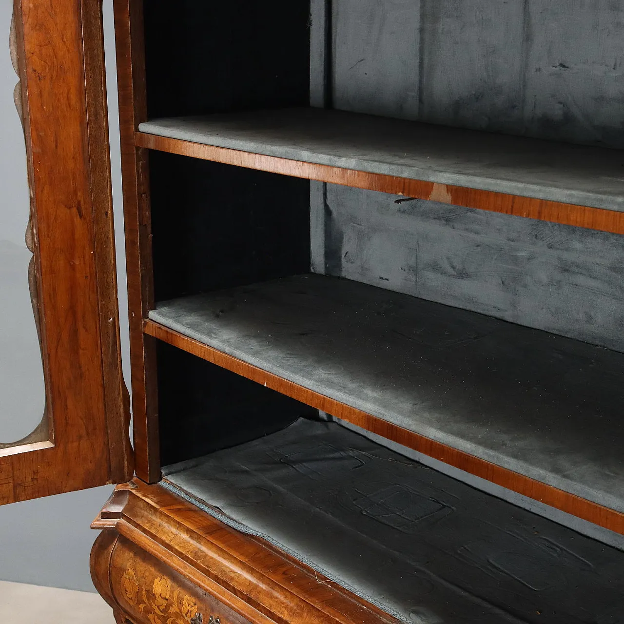 Display cabinet in walnut, burl, maple, and molded glass, 19th century 5