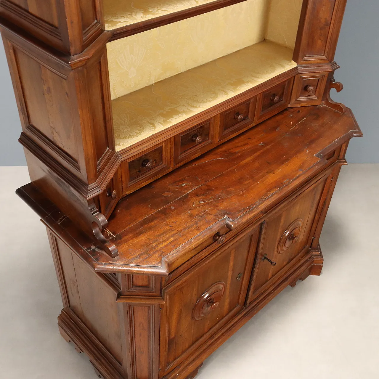 Cupboard in walnut with 6 drawers with upper part, 19th century 9