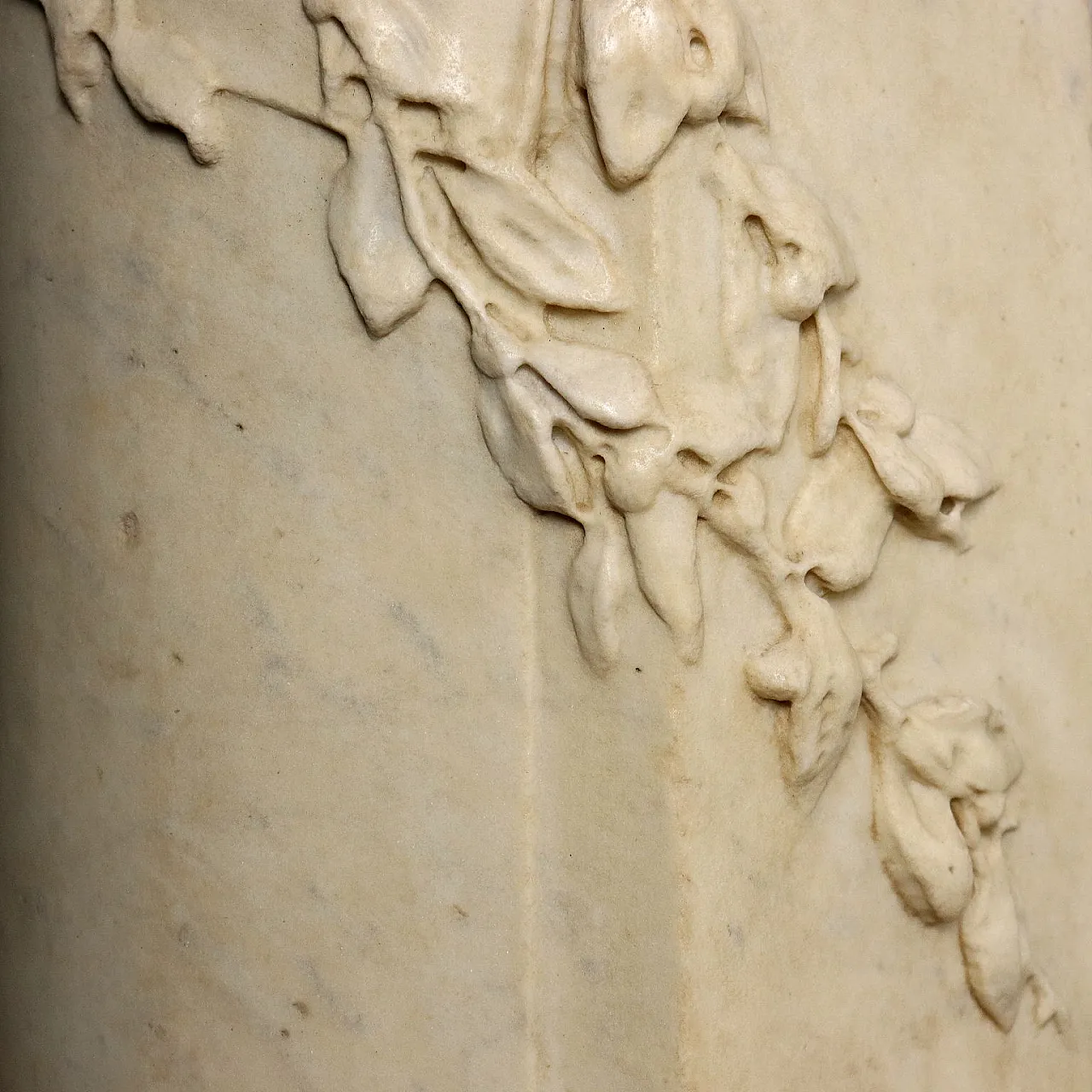 Busto femminile e colonna Liberty in marmo bianco, fine '800 8