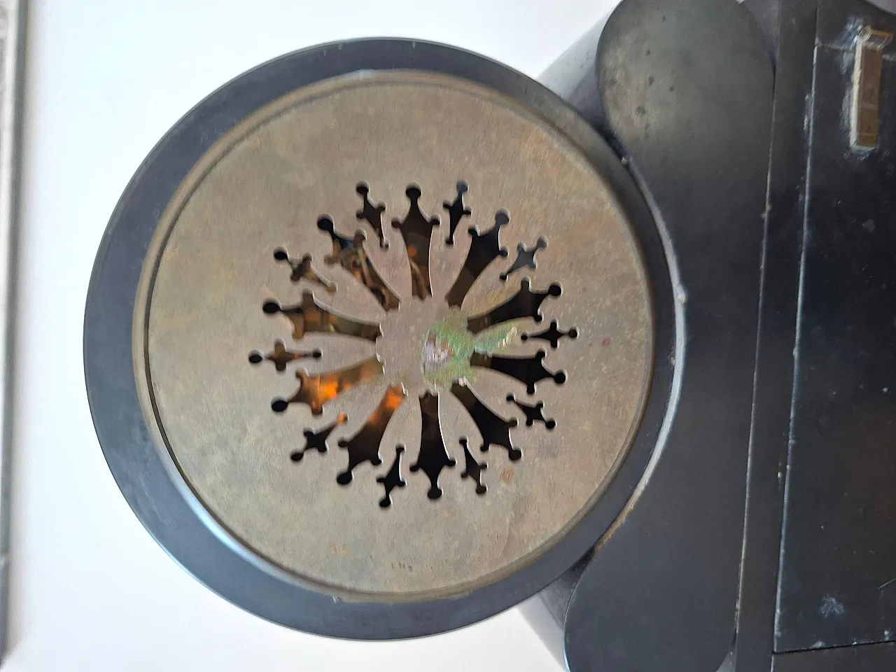 Napoleon table clock in black and red marble, late 19th century 10