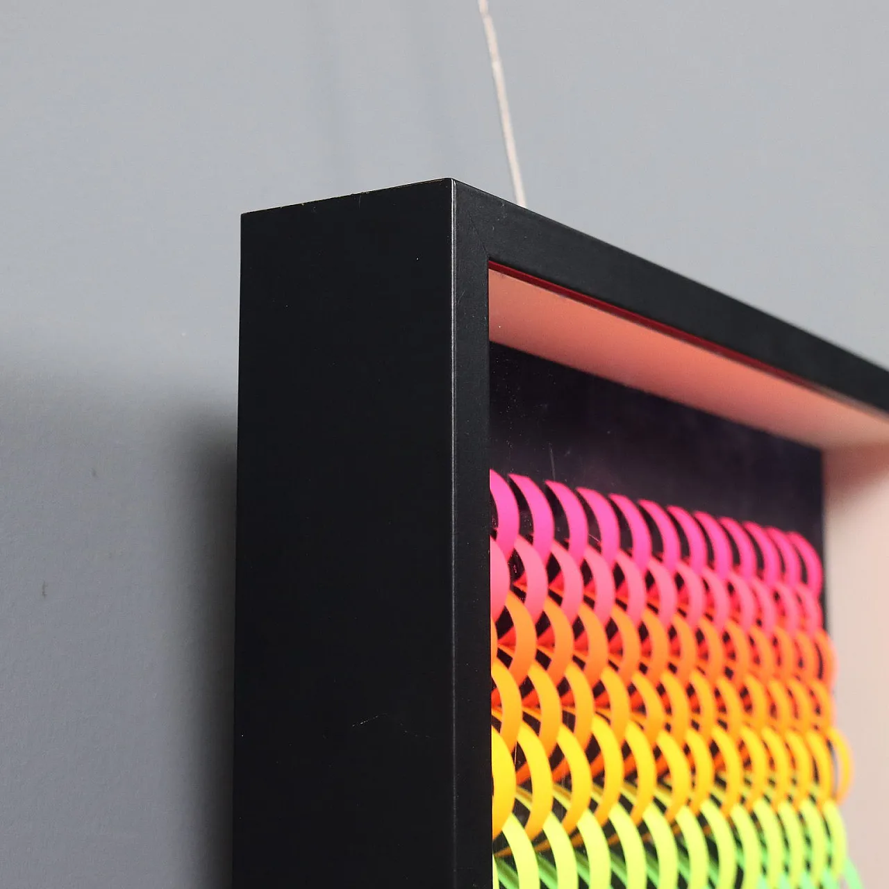 Geometrie cromo-cinetiche, carta fluorescente su cartoncino nero, '900 7