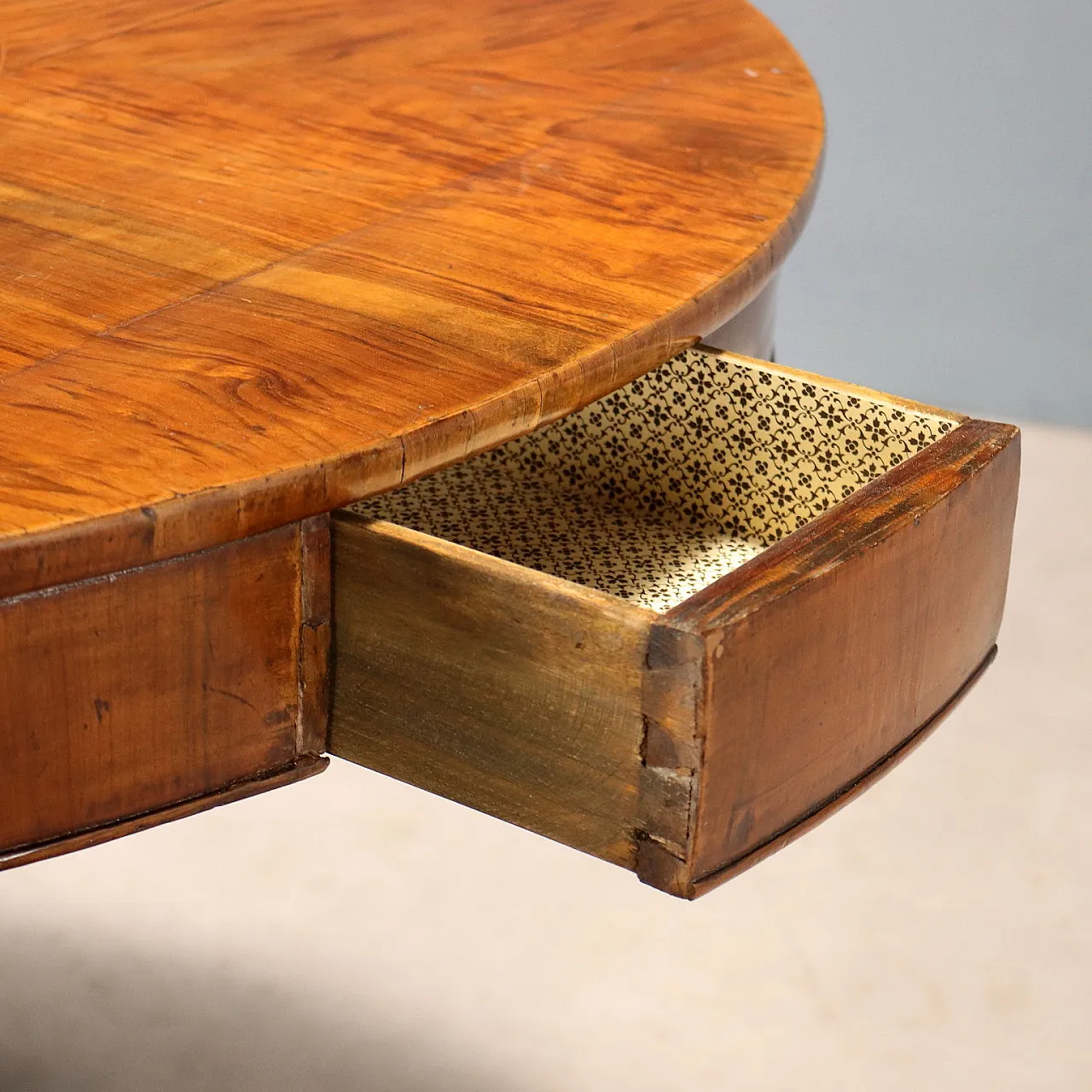 Tavolo rotondo in noce, metà '800 3