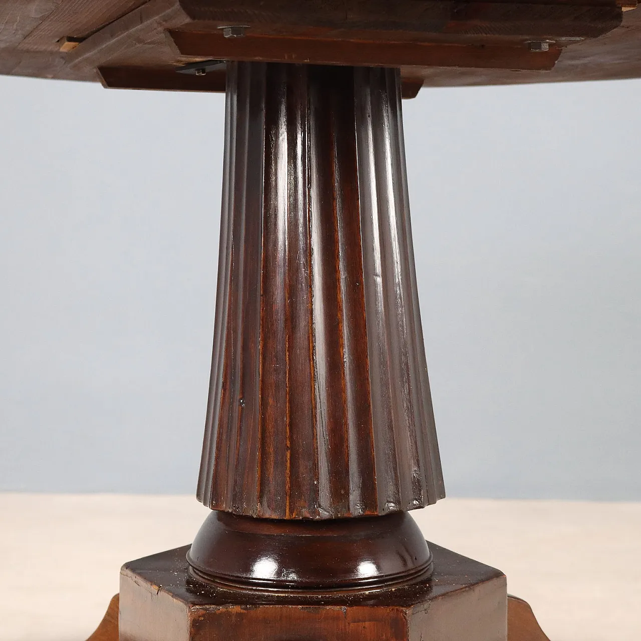 Tavolo rotondo in noce, metà '800 5