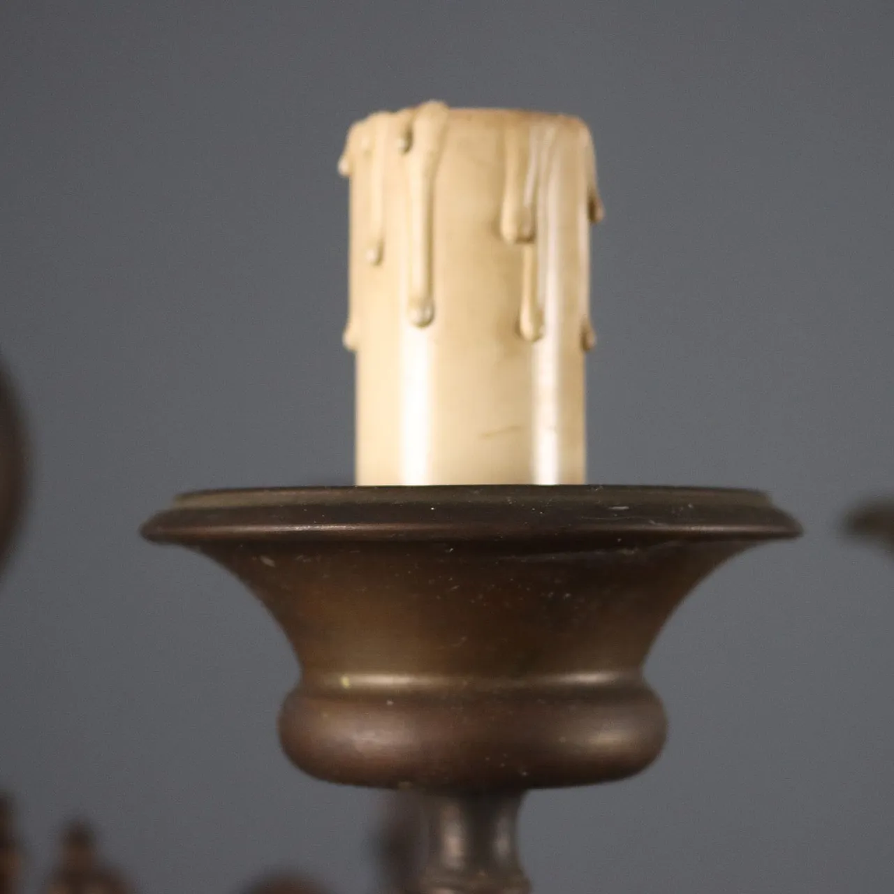 Lampadario in bronzo a sei luci con bobeches in lamiera, primo '900 4