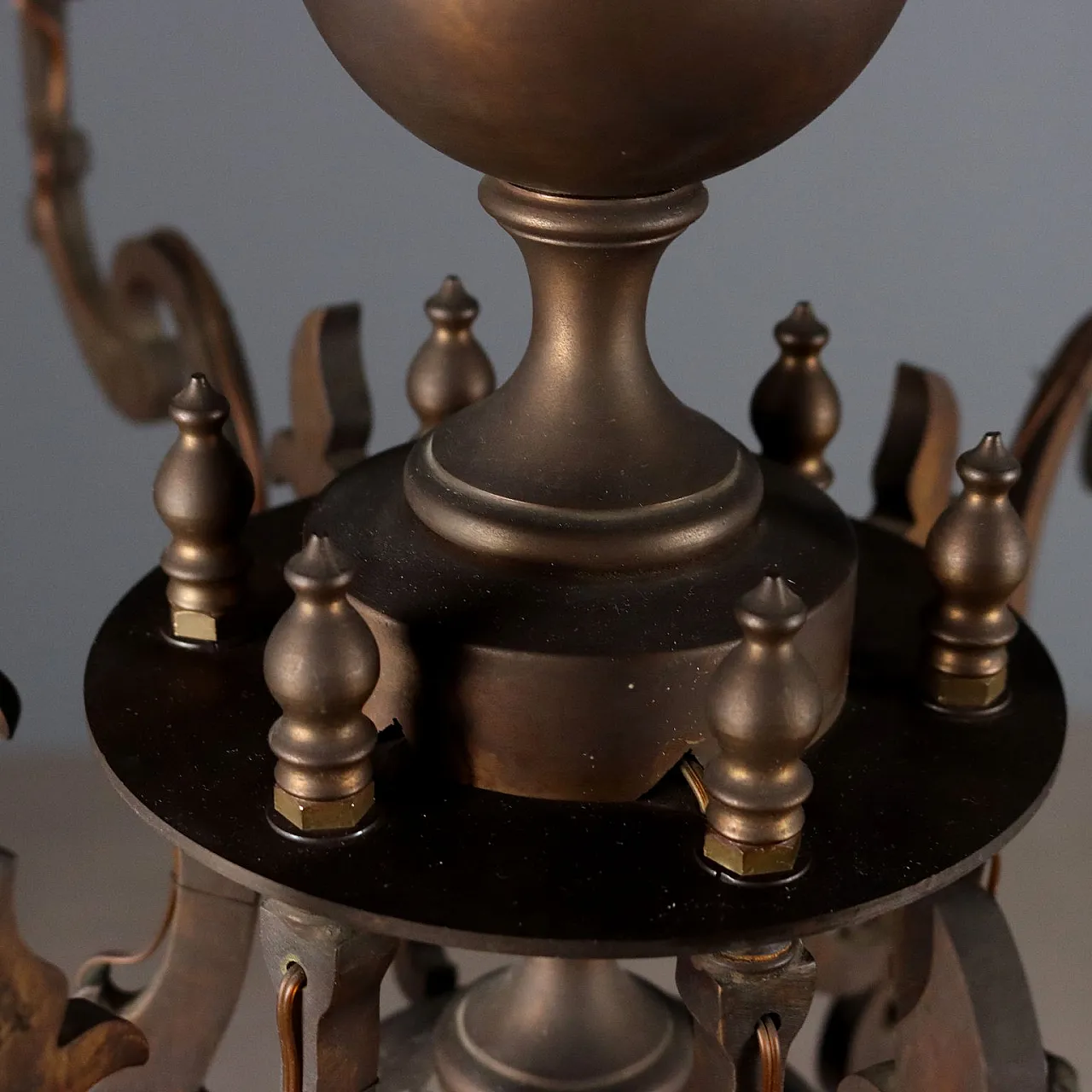 Lampadario in bronzo a sei luci con bobeches in lamiera, primo '900 6