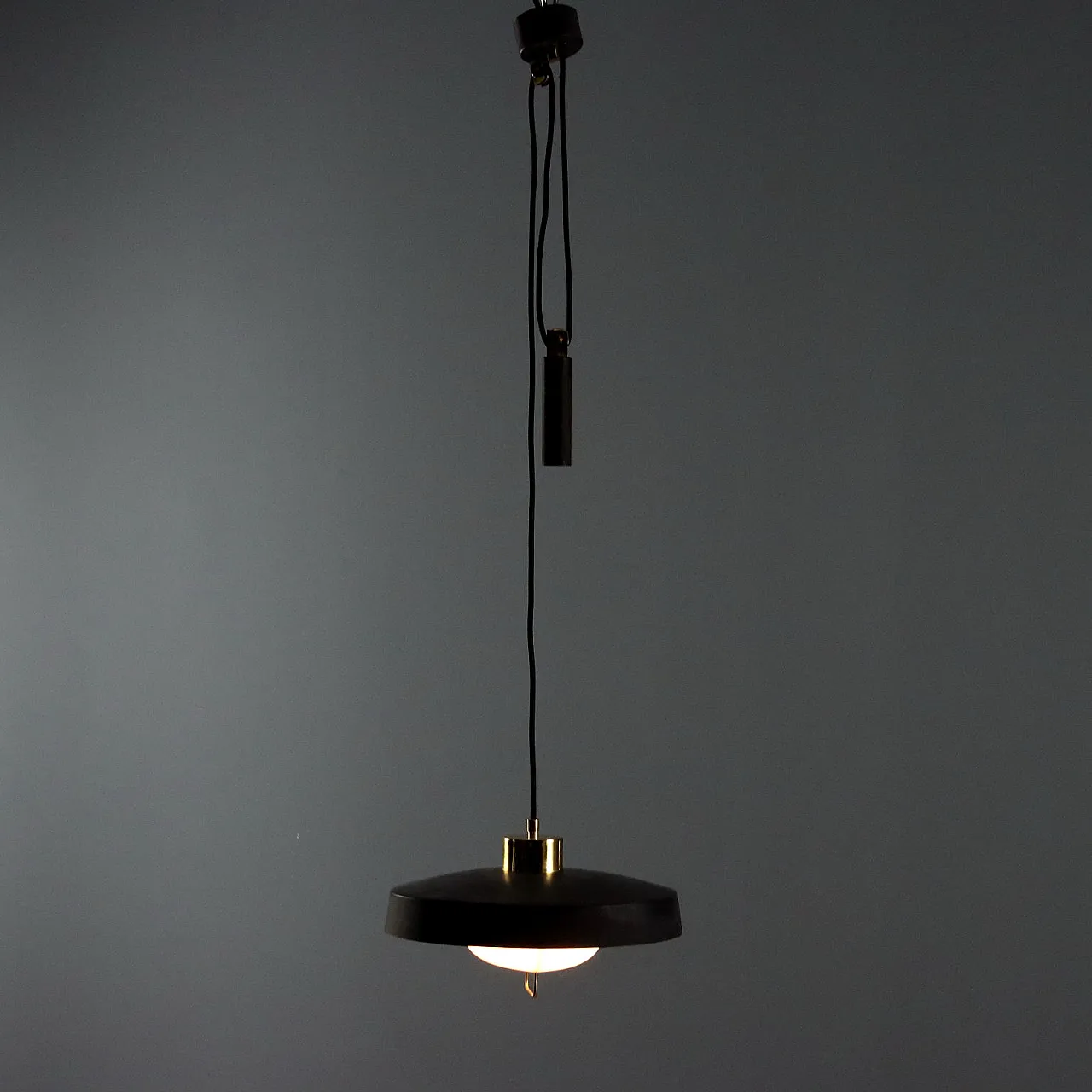 Plafoniera in alluminio smaltato, ottone e metacrilato, '900 1