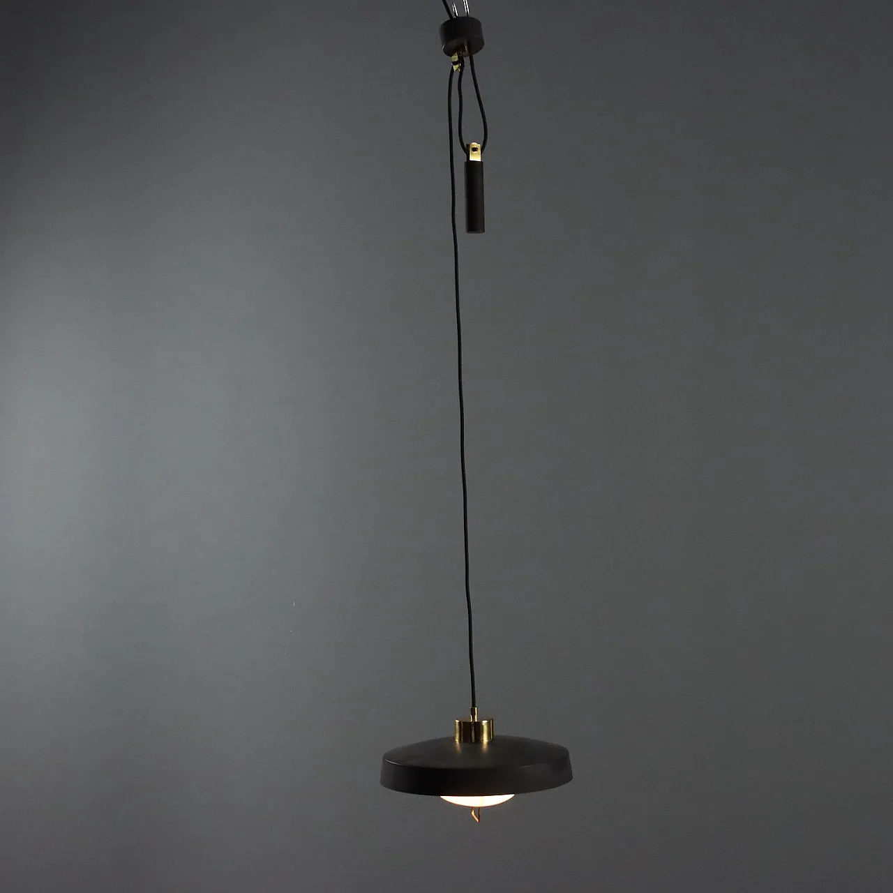 Plafoniera in alluminio smaltato, ottone e metacrilato, '900 3