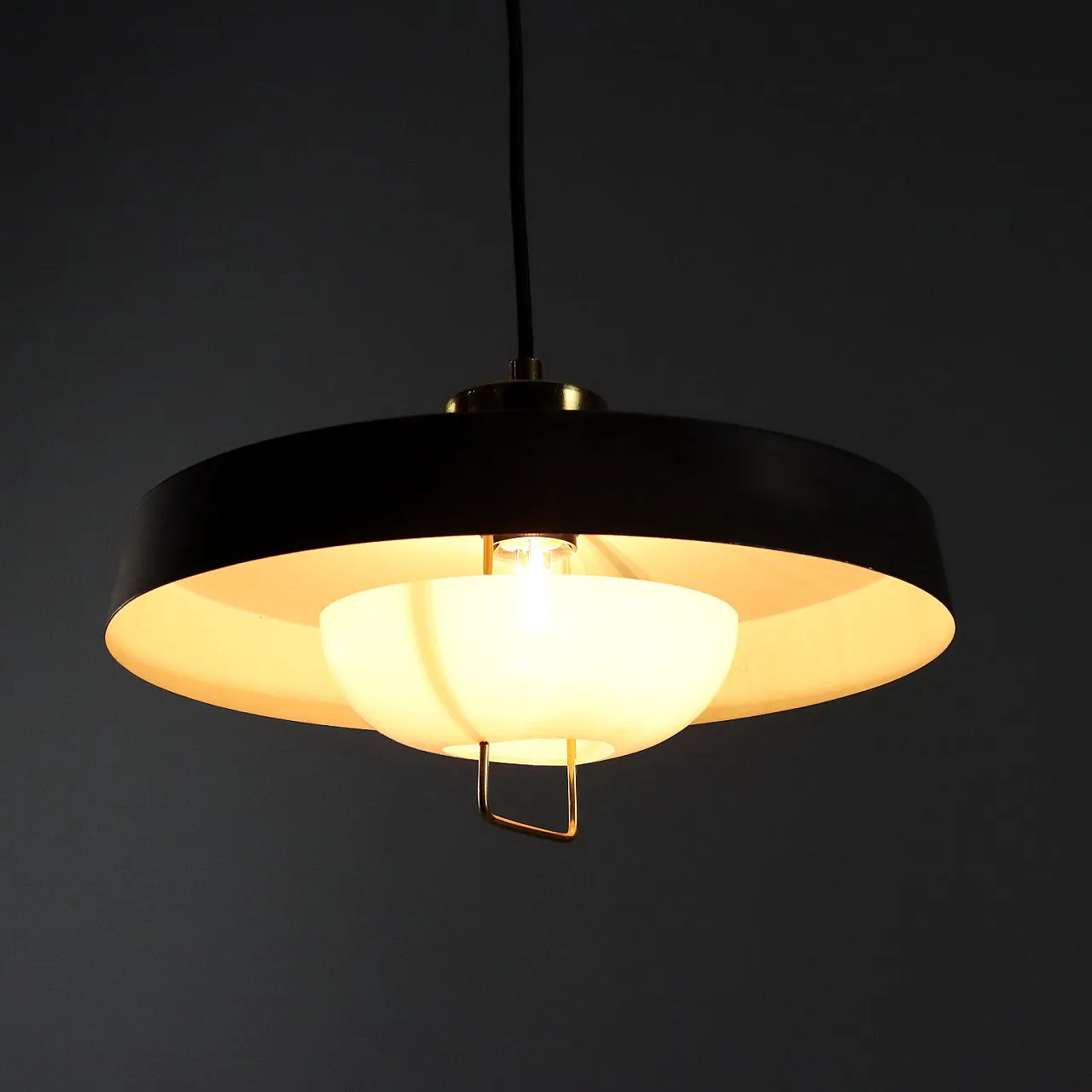 Plafoniera in alluminio smaltato, ottone e metacrilato, '900 4