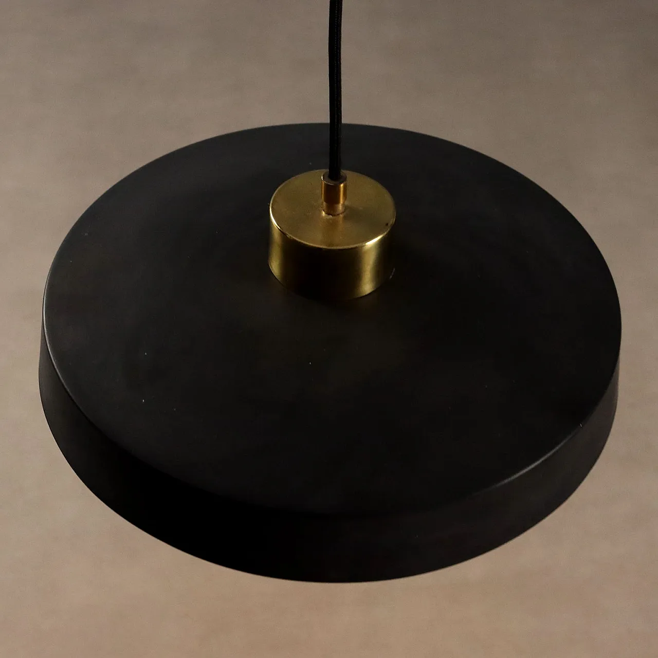 Plafoniera in alluminio smaltato, ottone e metacrilato, '900 5