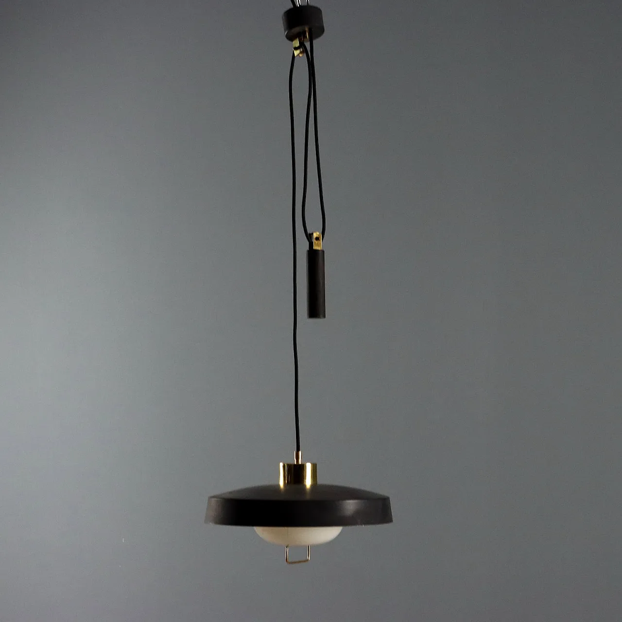 Plafoniera in alluminio smaltato, ottone e metacrilato, '900 7