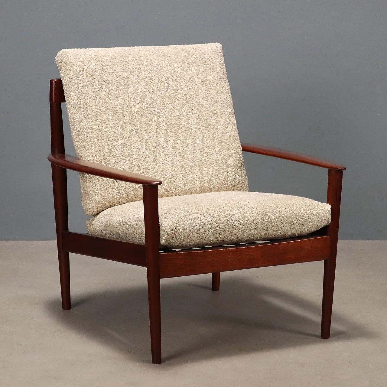 Poltrona con struttura in legno di teak a vista, '900 1