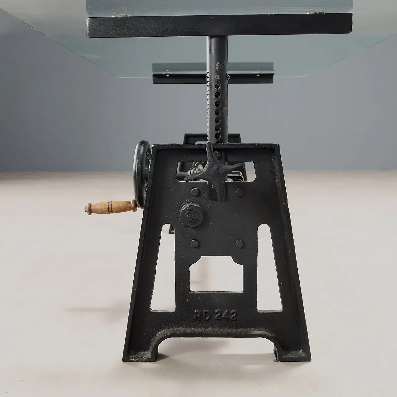 Tavolino in vetro e ferro con meccanismo regolabile, '900 10