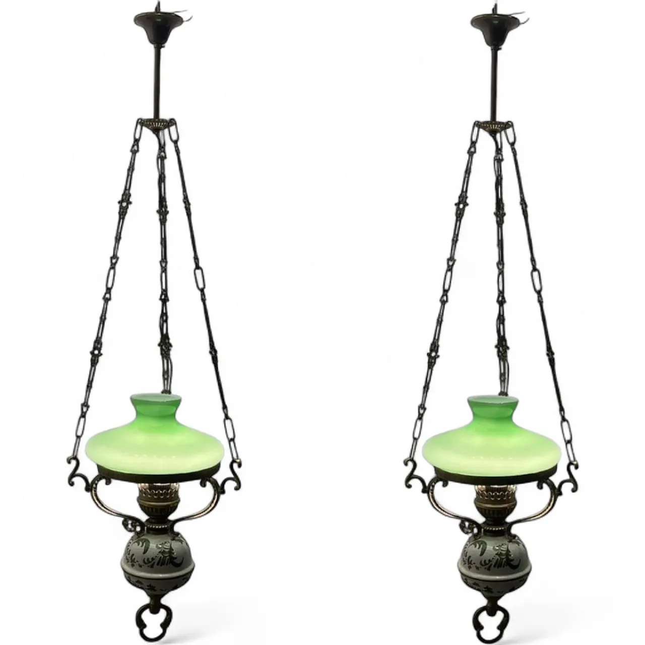 Coppia di lampade a sospensione in vetro opalino, anni '60 12