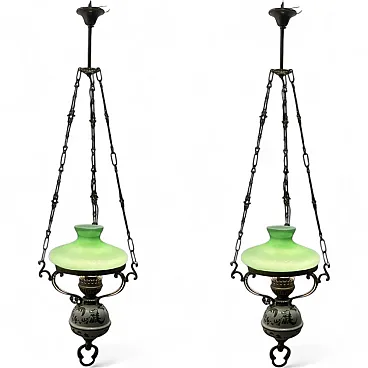 Coppia di lampade a sospensione in vetro opalino, anni '60