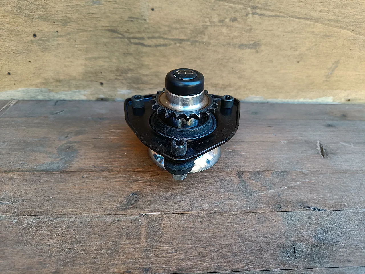 Artistic work sculpture Gianni Motivo (Mogio) BMW, 90s 6