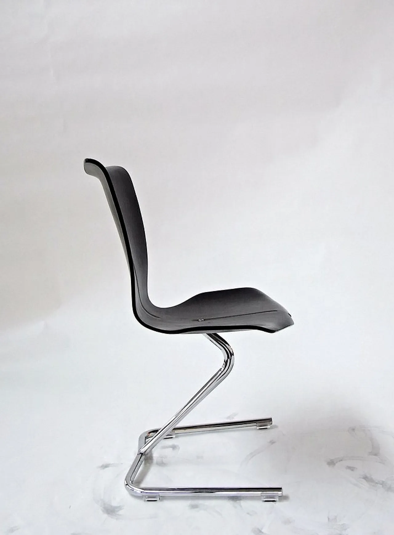 Robin B6 Cantilever chair by Alison Smithson for Tecta, 1990s 5