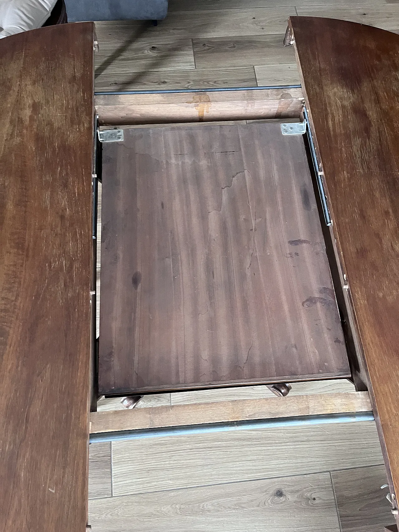 Round extendable table in carved wood, 20th century 6