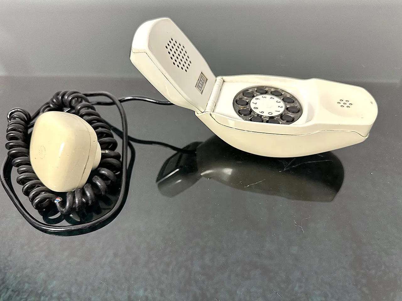 GRILLO telephone by Marco Zanuso and Richard Sapper, 1965 4