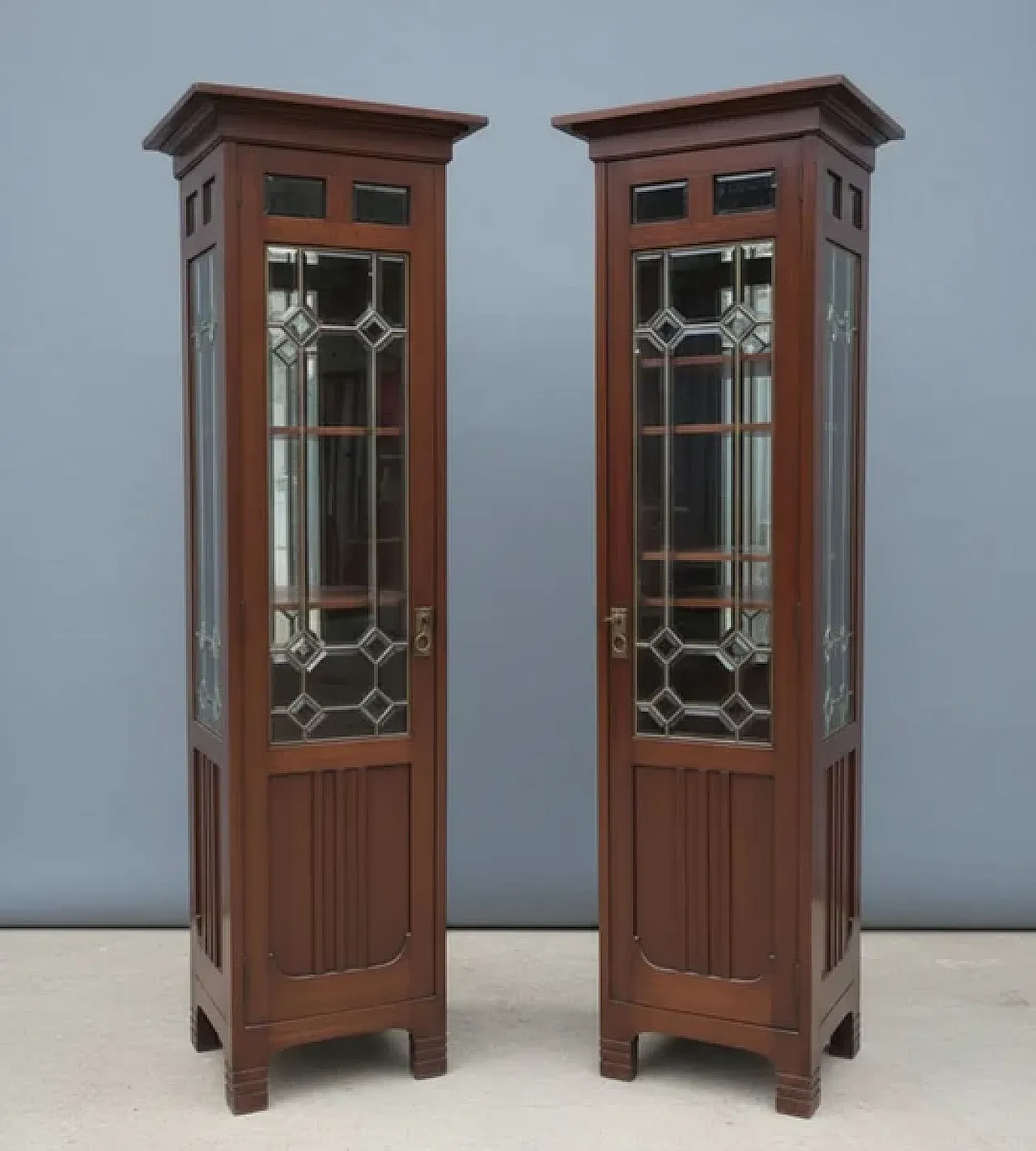 Coppia di vetrine in legno massello Liberty, inizio '900 3