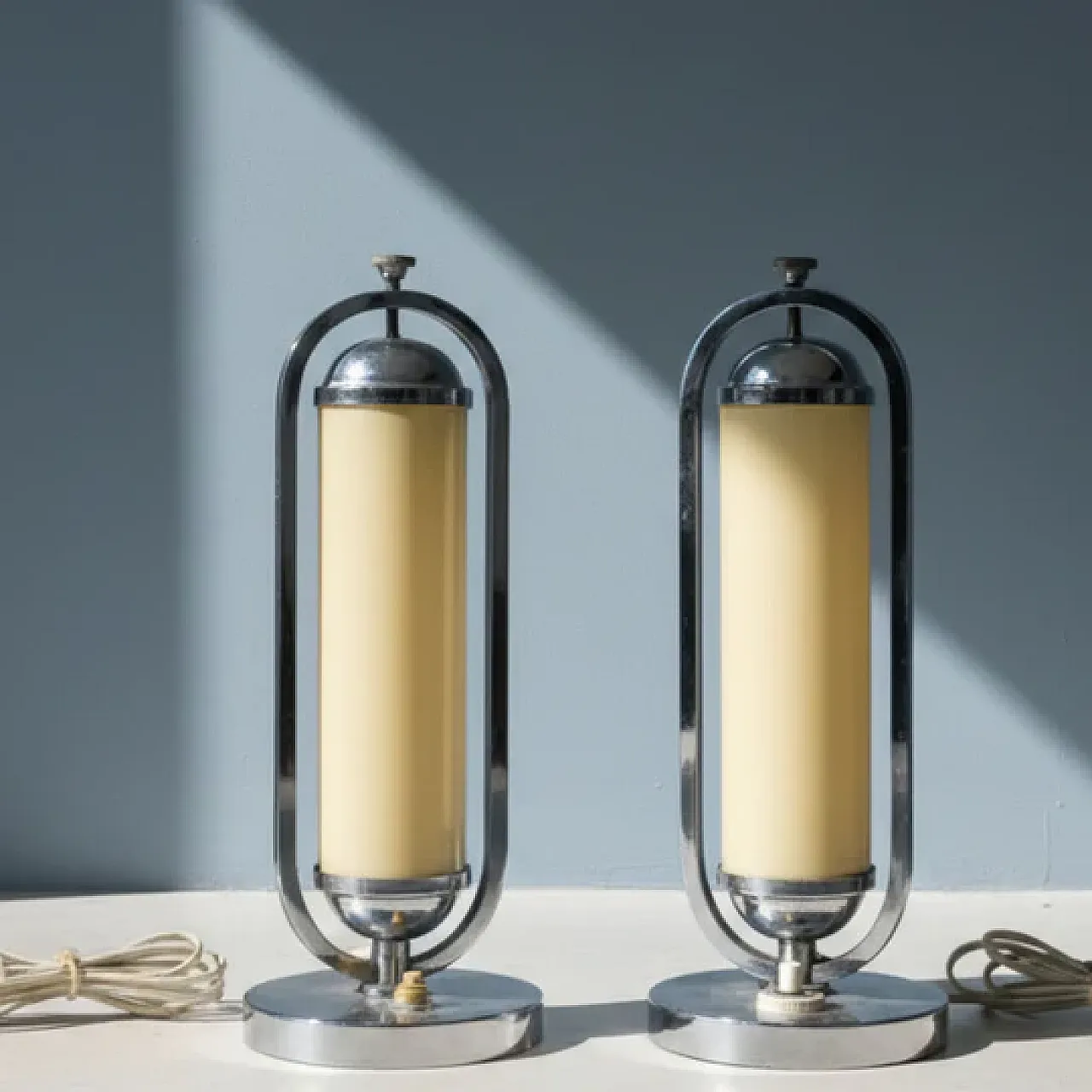 Pair of Bauhaus functionalist chrome table lamps, 1930s 2