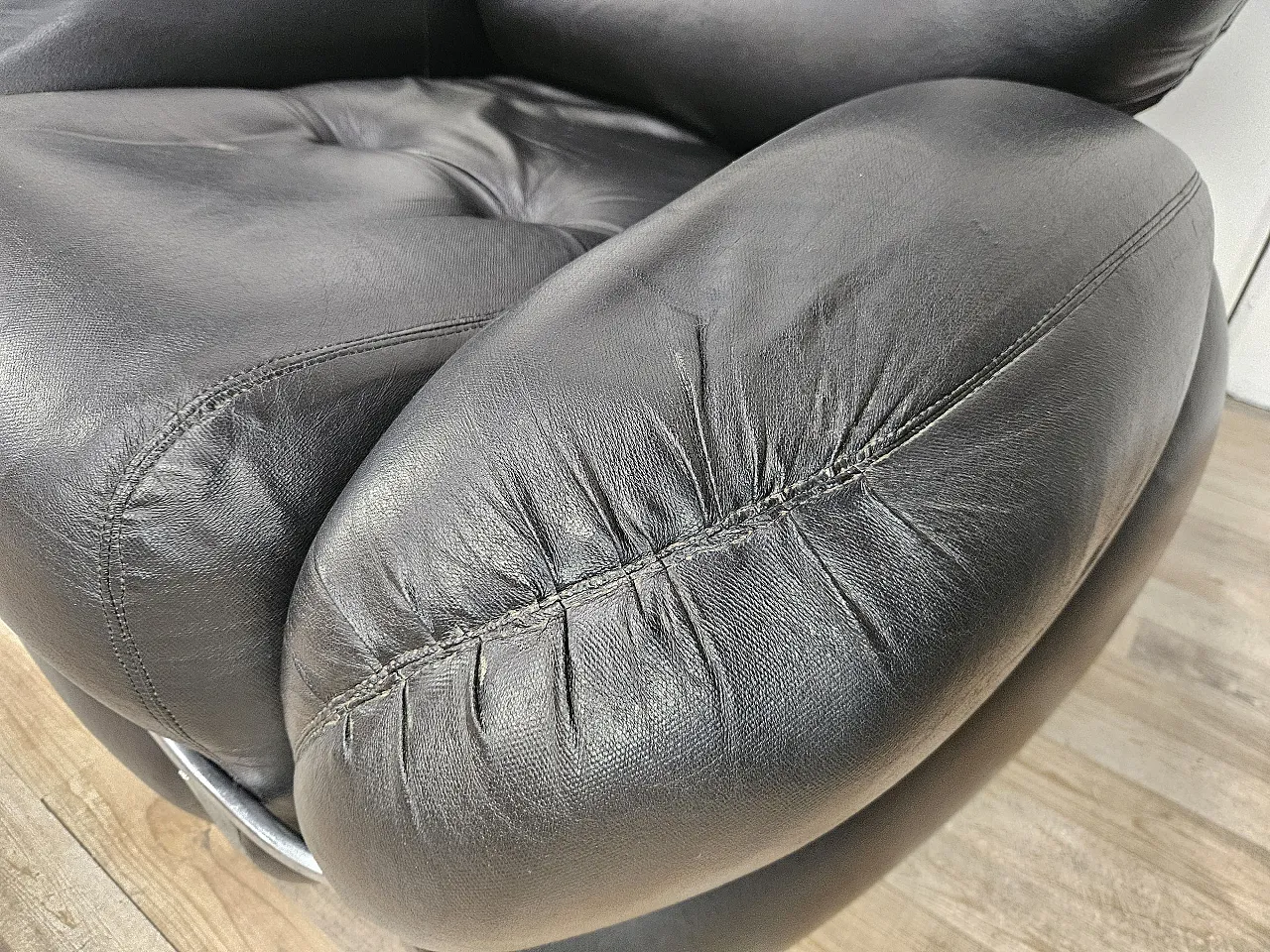 Okay armchairs by Adriano Piazzesi, 70s 11