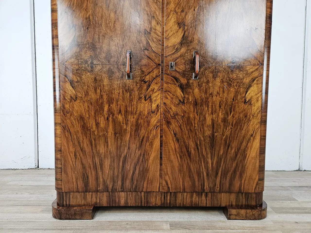 Art Deco sideboard in walnut 1940 10