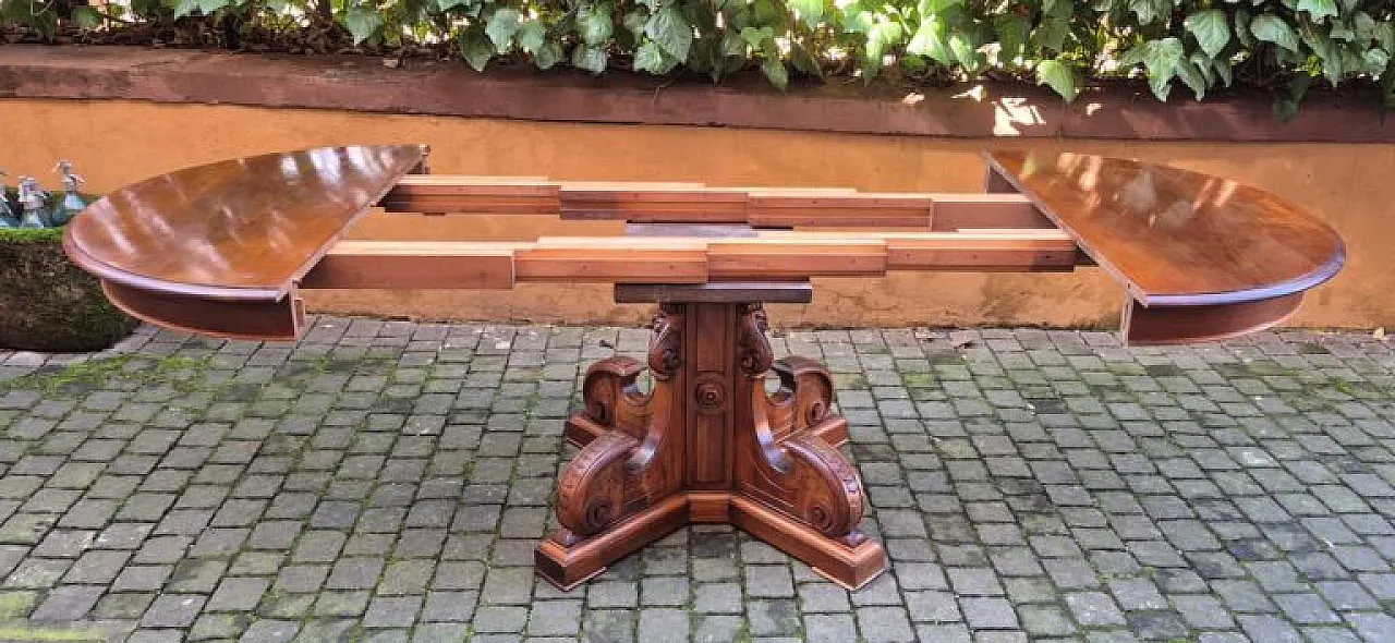 Extendable round walnut table, 19th century 1