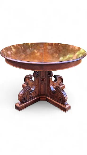 Extendable round walnut table, 19th century