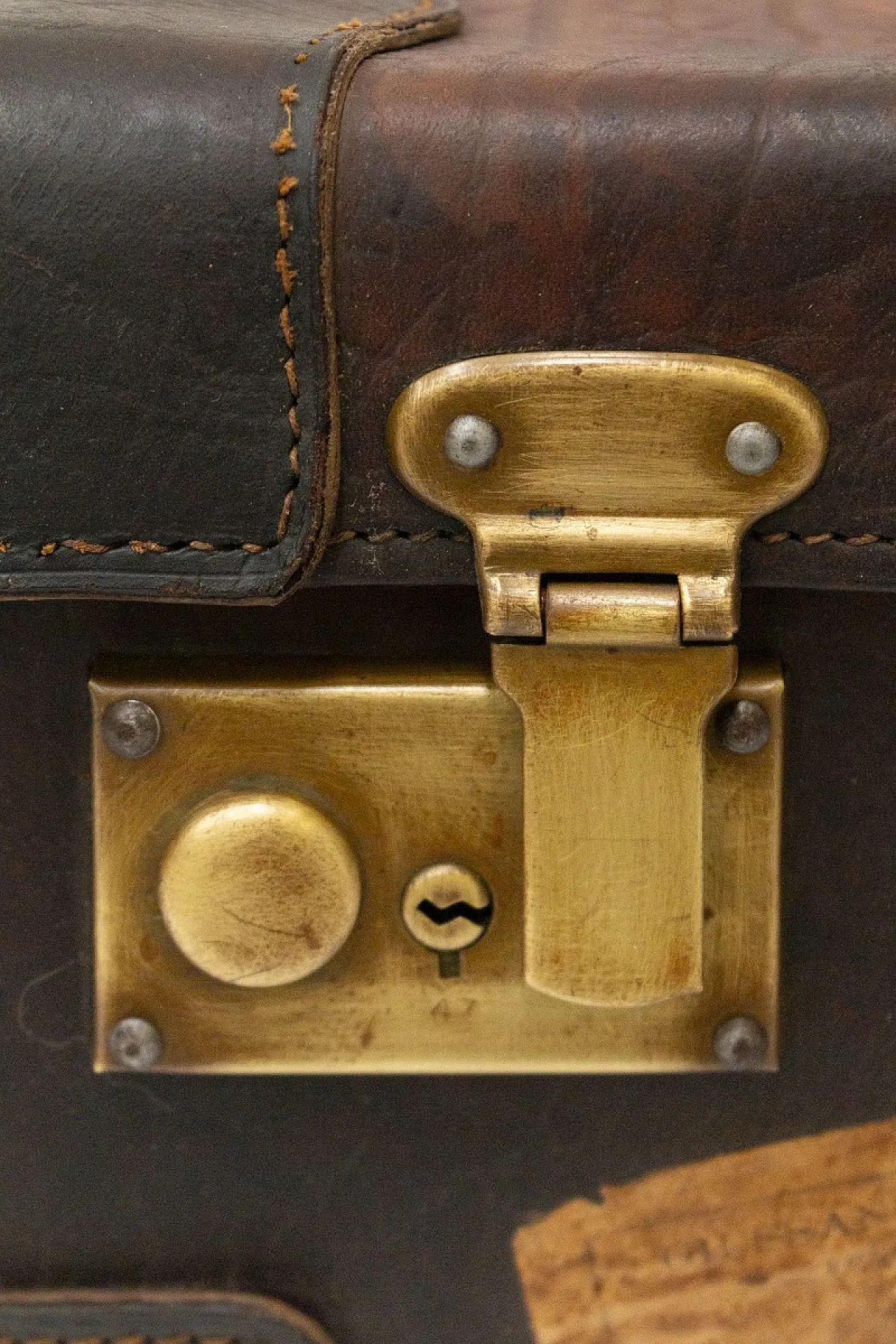 Valigia in pelle di Ginocchio, anni '40 9